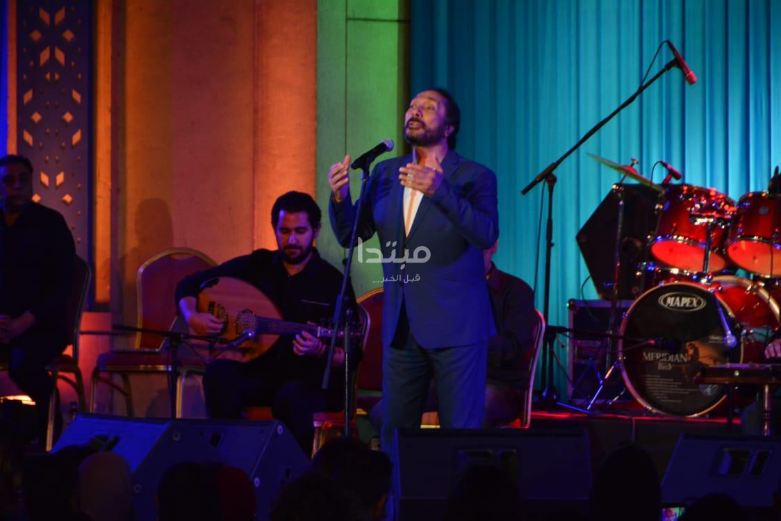 على الحجار