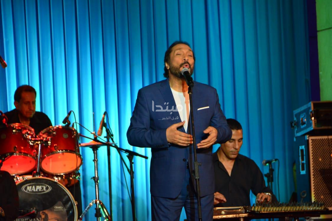 على الحجار