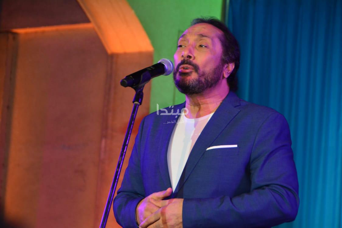 على الحجار