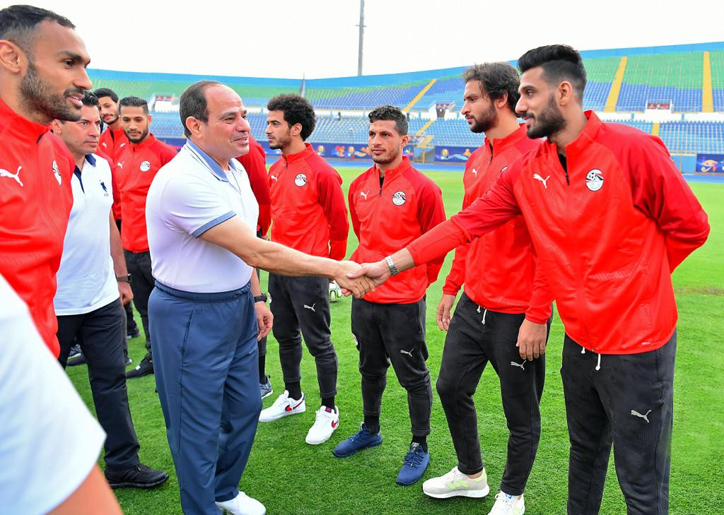 زيارة السيسى للاعبى المنتخب