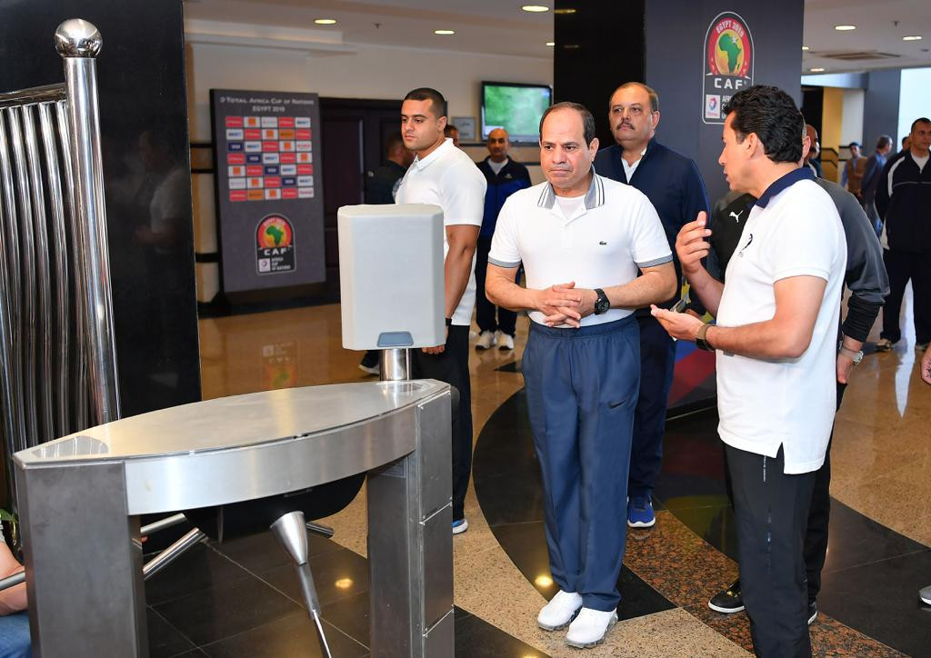 زيارة السيسى للاعبى المنتخب