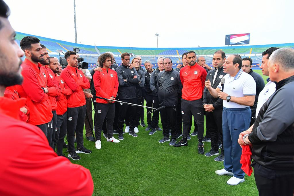 زيارة السيسى للاعبى المنتخب