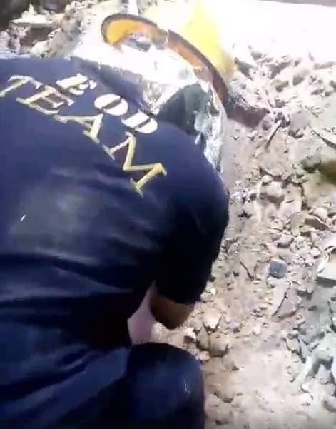 إنقاذ عامل بمطعم من تحت الأنقاض