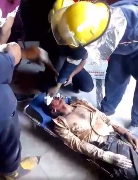 إنقاذ عامل بمطعم من تحت الأنقاض