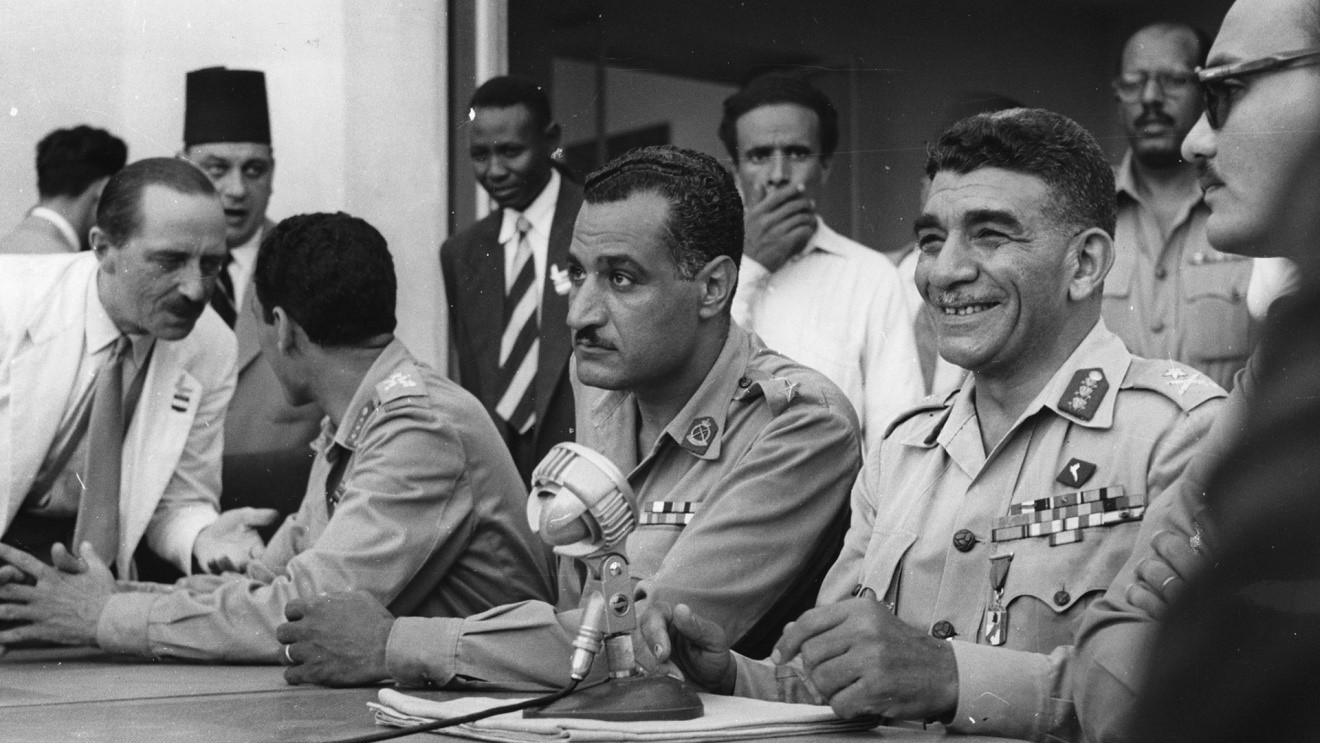 محمد نجيب وجمال عبد الناصر