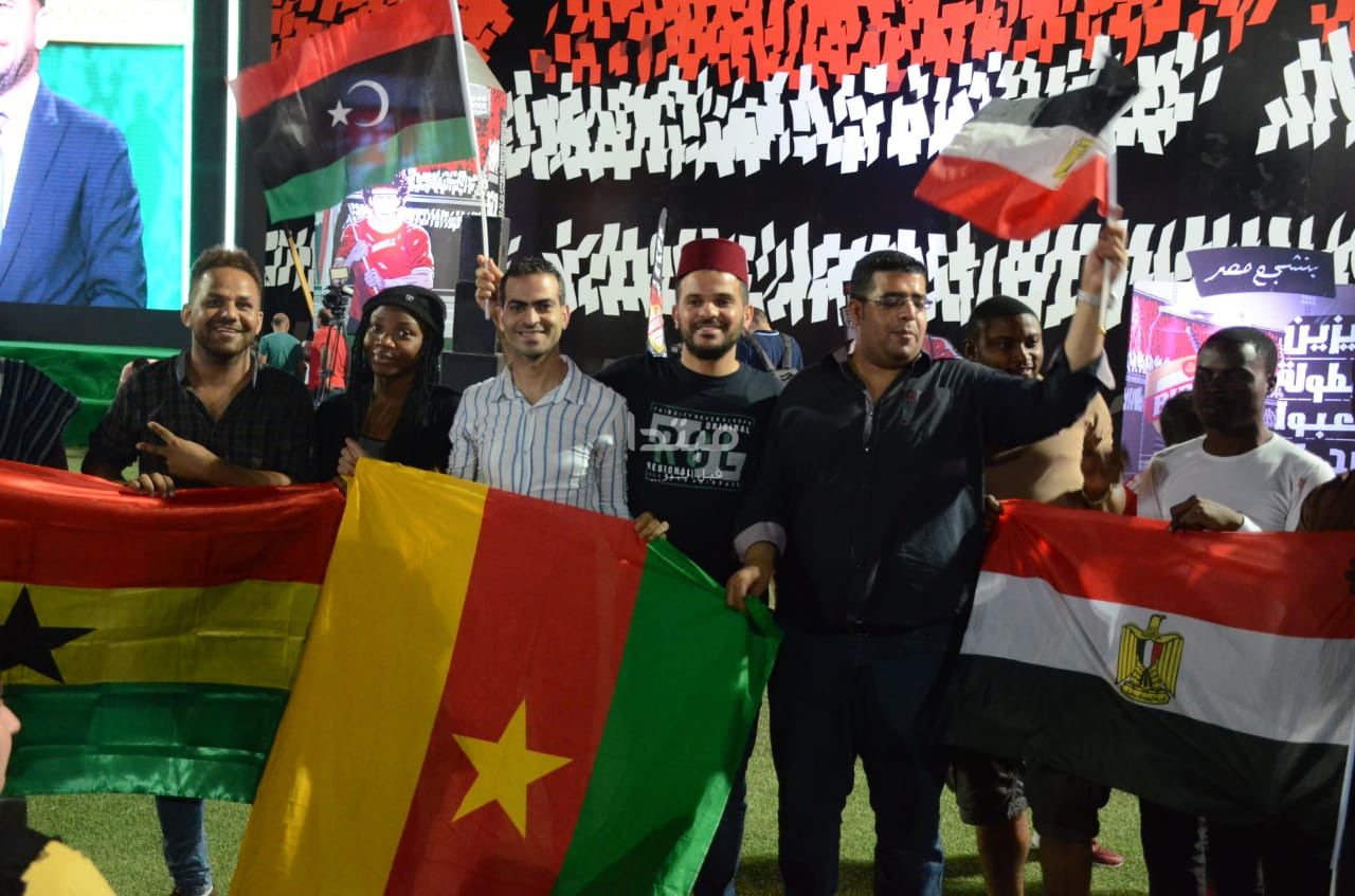 الجماهير تحتشد بنادى الجزيرة لمشاهدة مبارة &laquo;مصر وزيمبابوى&raquo;