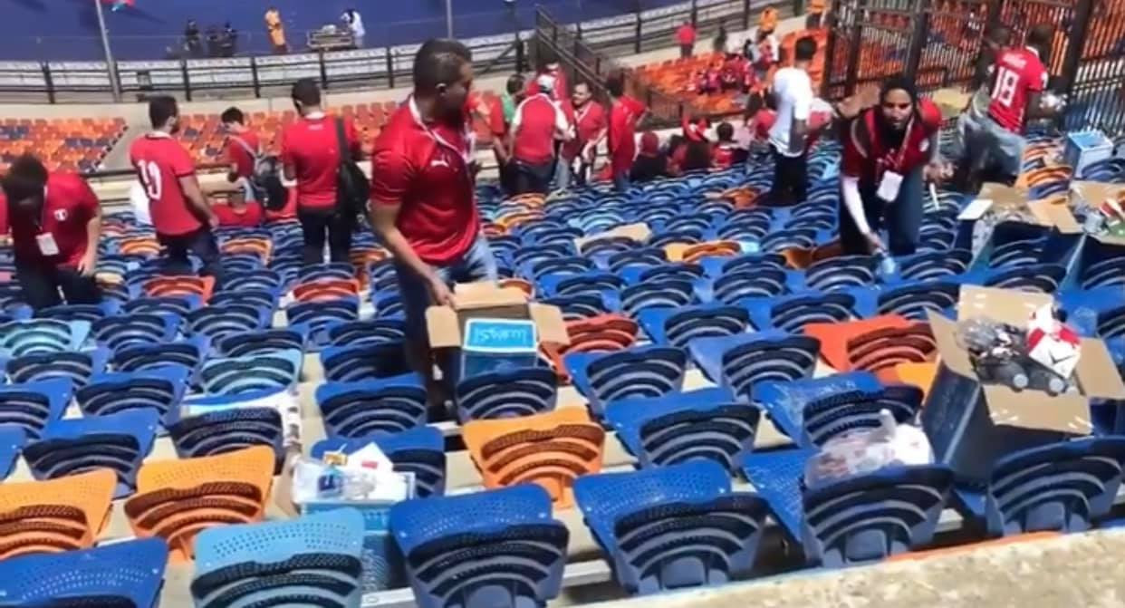 نماذج مصرية تنظف ستاد القاهرةبعد المباراة