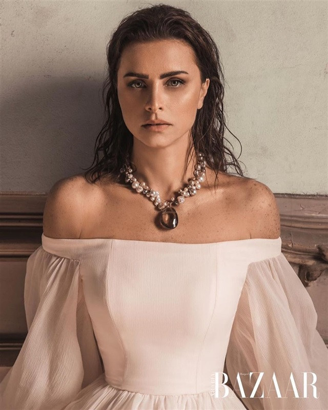 الفنانة نور