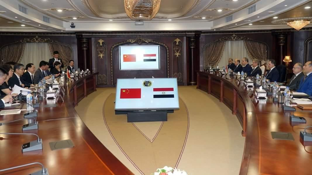 وزير الداخلية والمسؤول الصينى