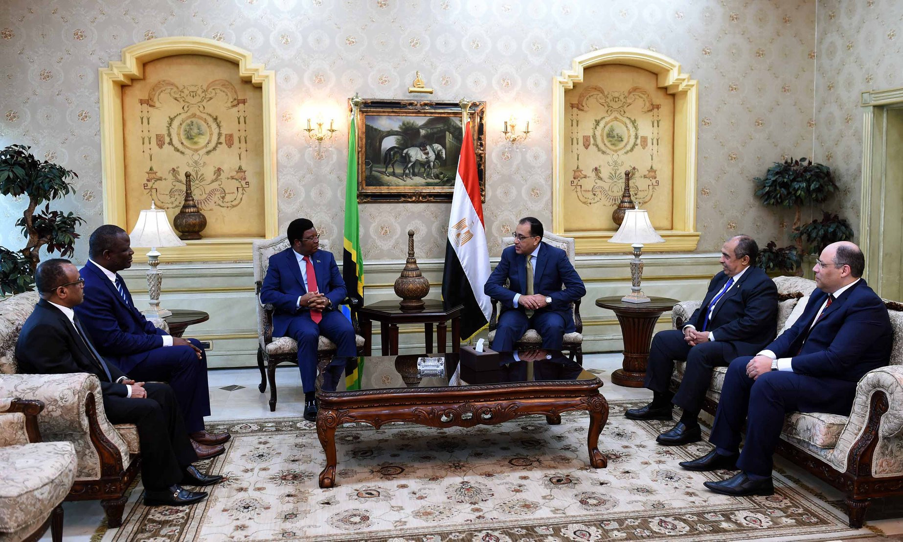رئيس الوزراء ونظيره التنزانى