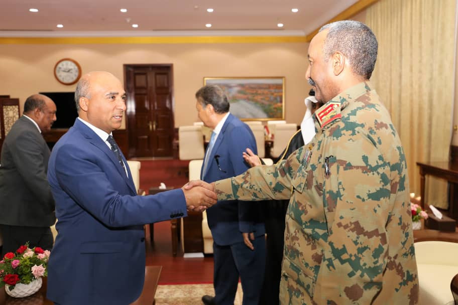 وفد البرلمان العربى يلتقى رئيس المجلس العسكرى السودانى
