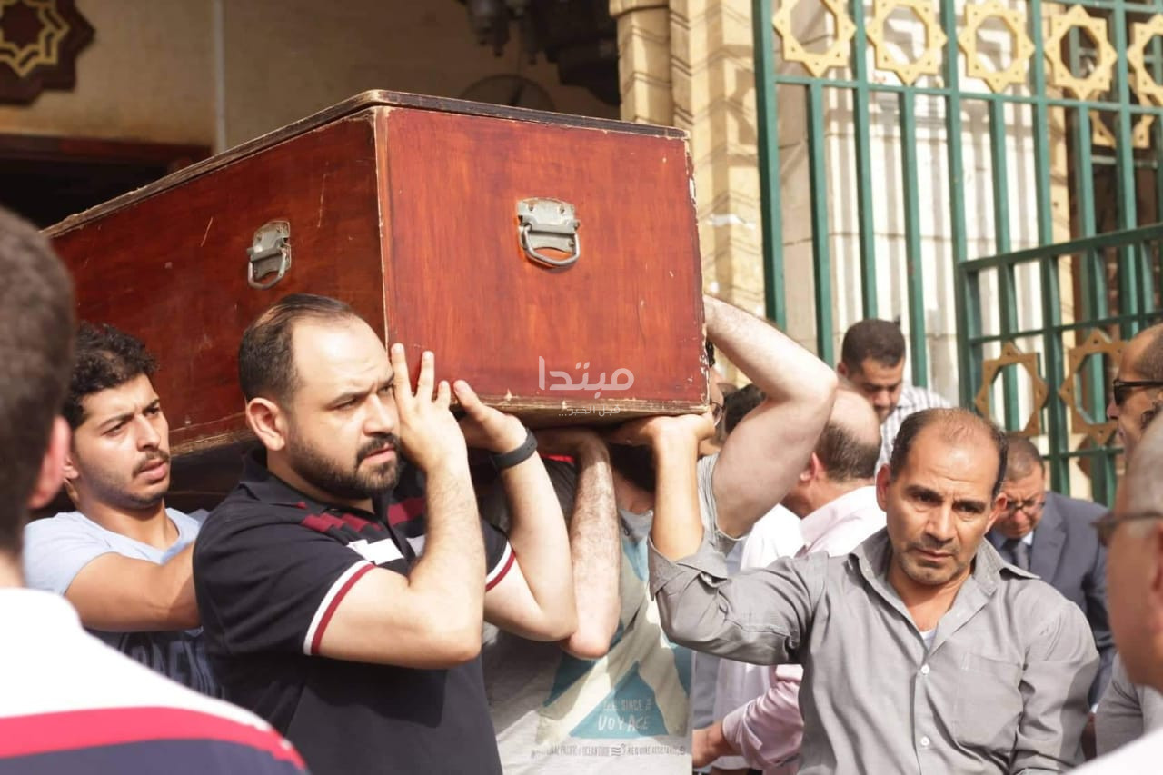 جنازة زوجة الفنان رشوان توفيق
