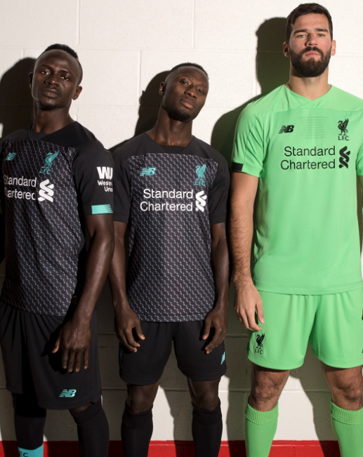 قميص ليفربول الثالث