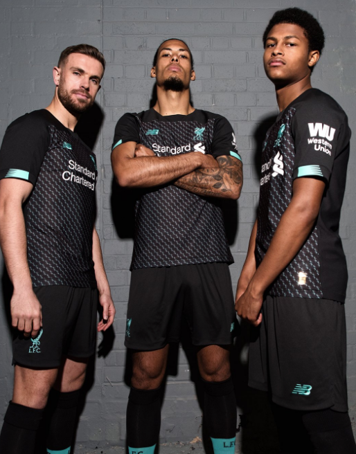 قميص ليفربول الثالث