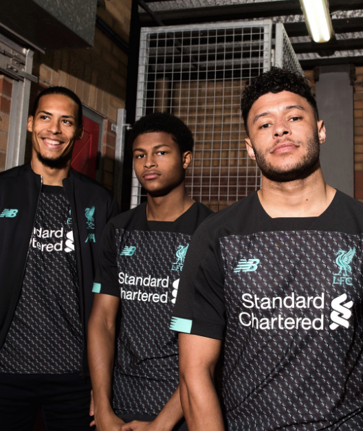 قميص ليفربول الثالث