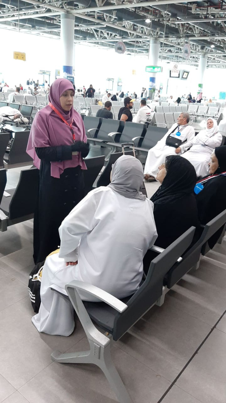 واعظات الأزهر بمطار القاهرة