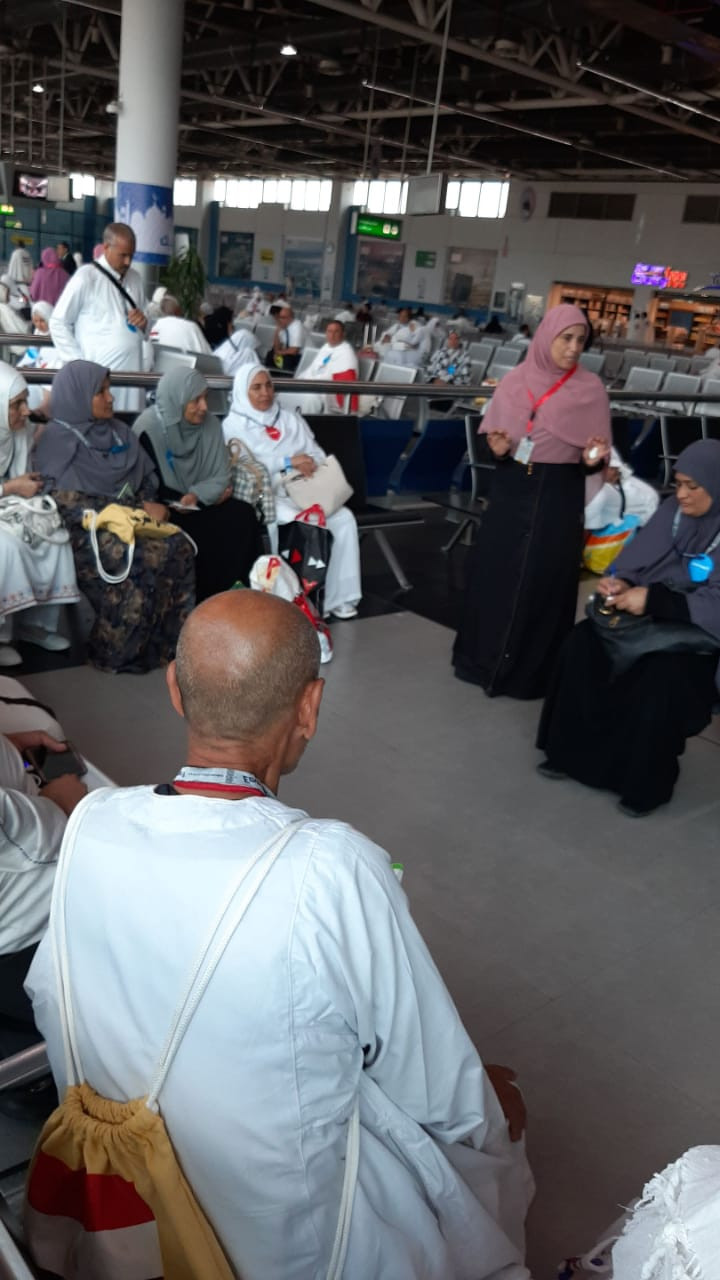 واعظات الأزهر بمطار القاهرة