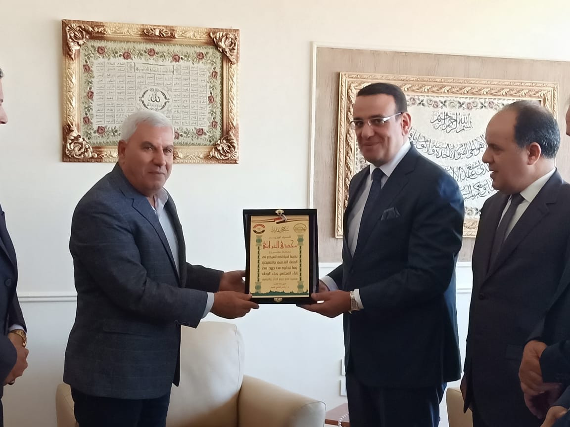 الدكتور صلاح حسب الله ومحافظ مطروح