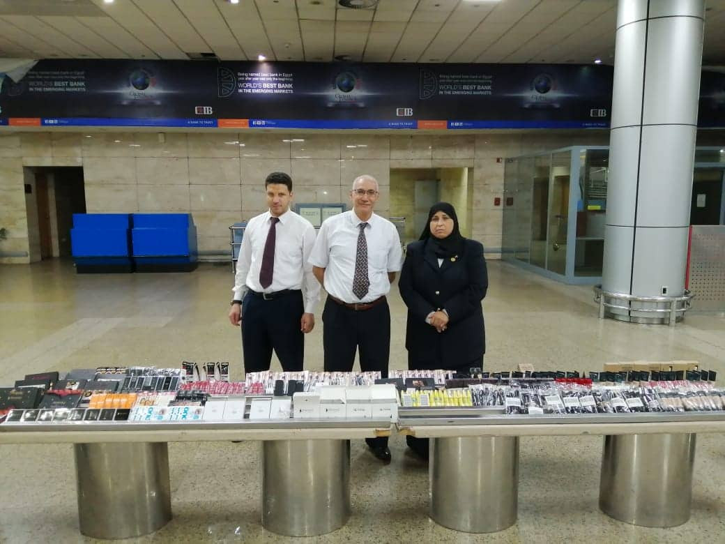ضبط أدوات التجميل بمطار القاهرة