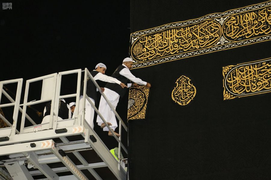 استبدال كسوة الكعبة