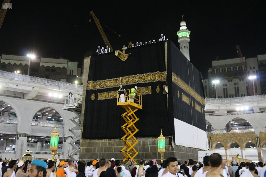 استبدال كسوة الكعبة