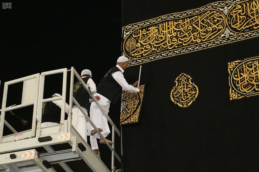 استبدال كسوة الكعبة