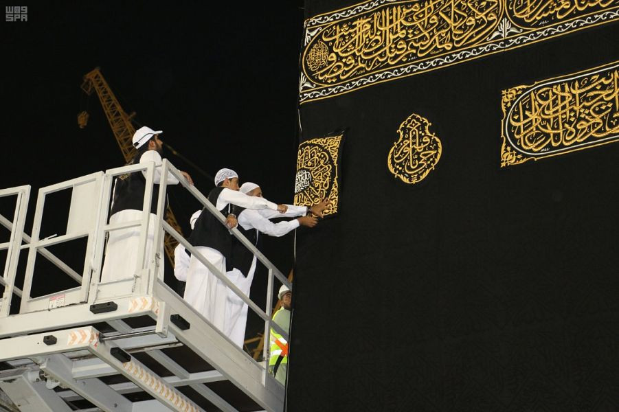 استبدال كسوة الكعبة