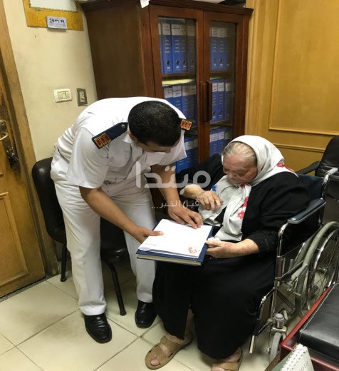 الداخلية تقدم الخدمات لكبار السن