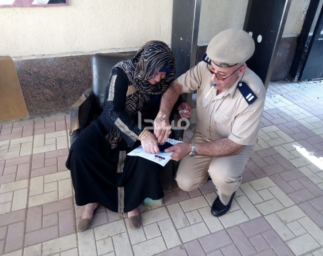 الداخلية تقدم الخدمات لكبار السن