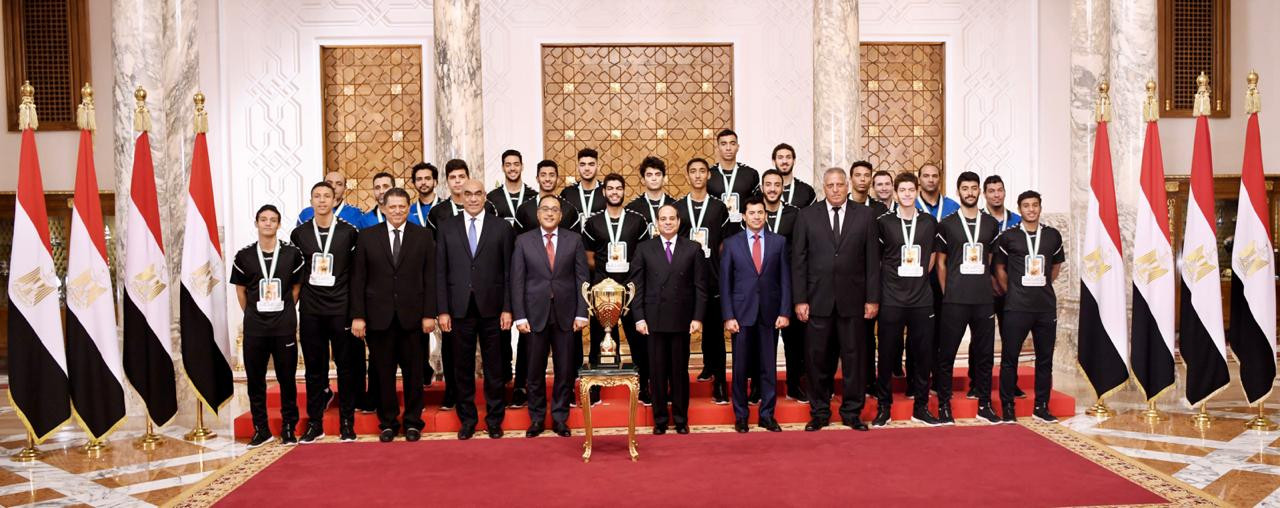 لقاء الرئيس ومنتخب ناشئى كرة اليد