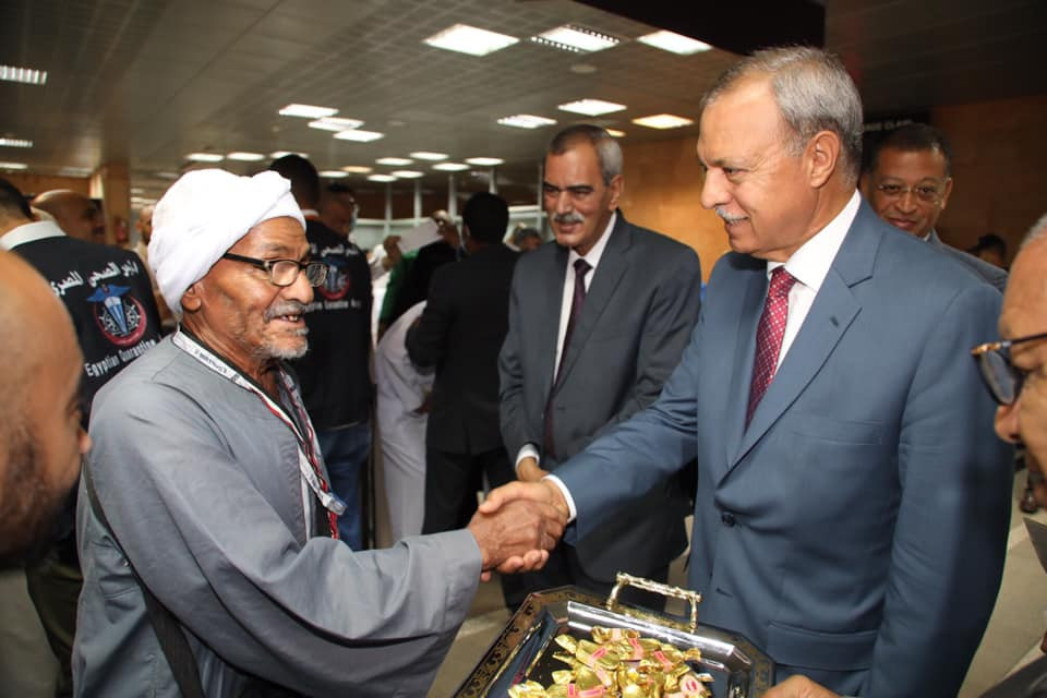 محافظ قنا