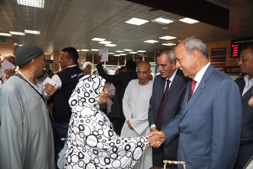 محافظ قنا