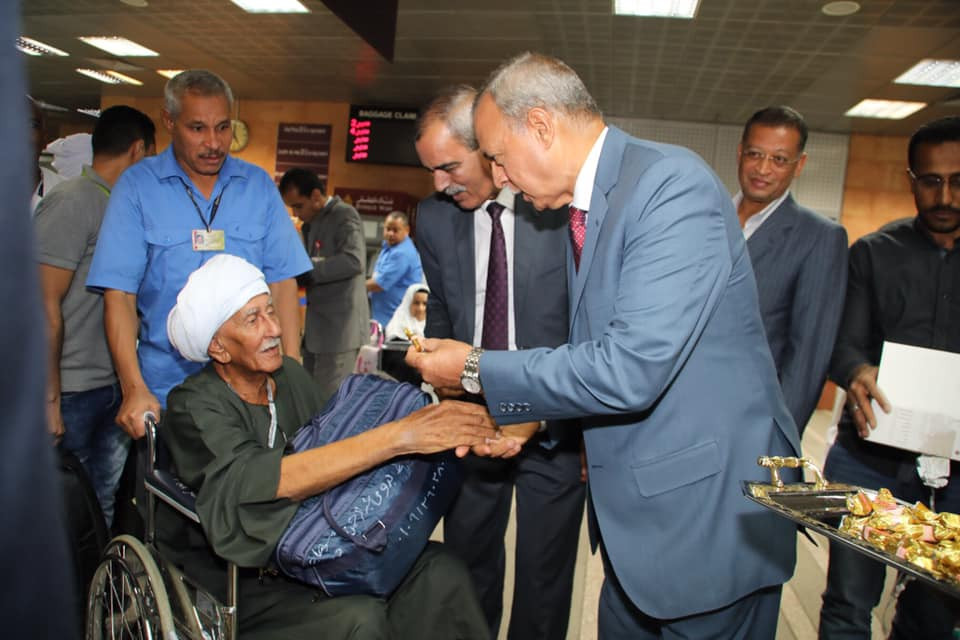 محافظ قنا