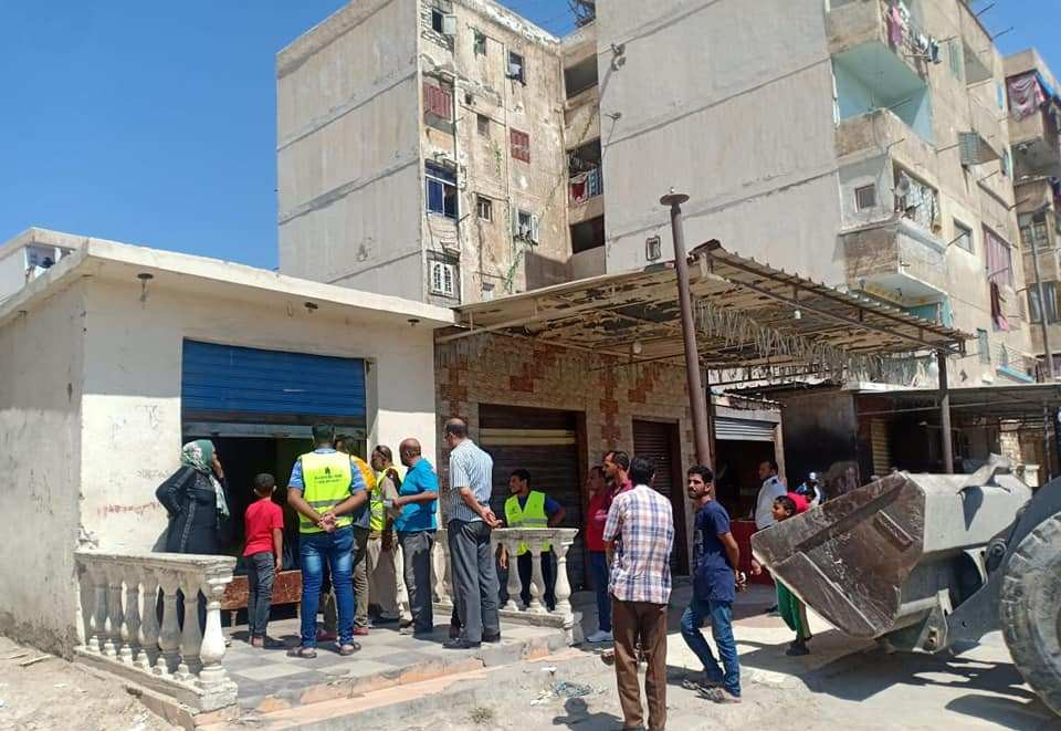 إزالة محال مخالفة في الإسكندرية