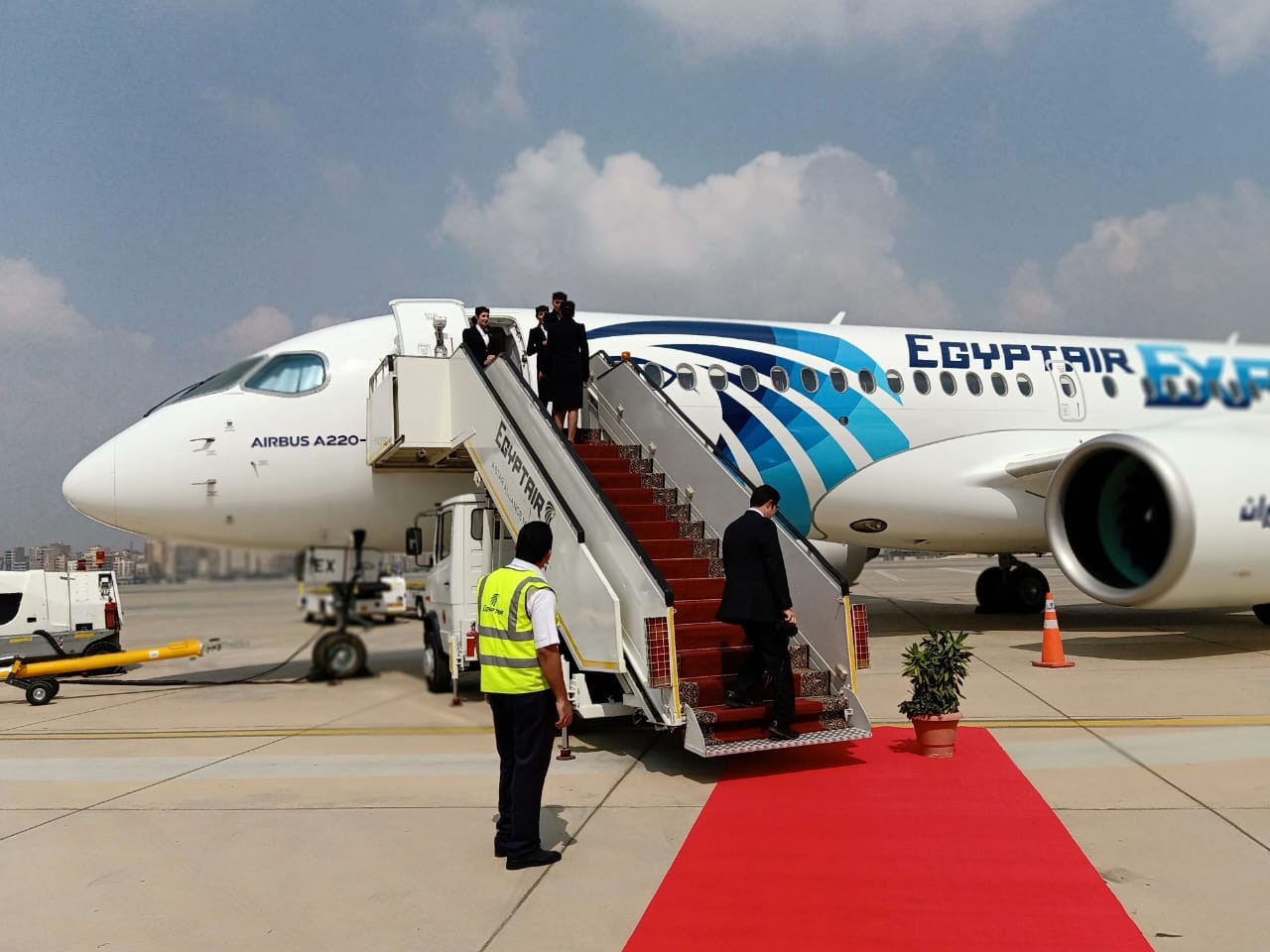 طائرة إيرباص 220- 300