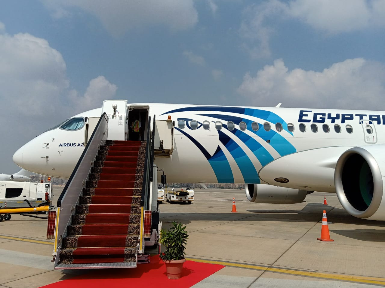 طائرة إيرباص 220- 300