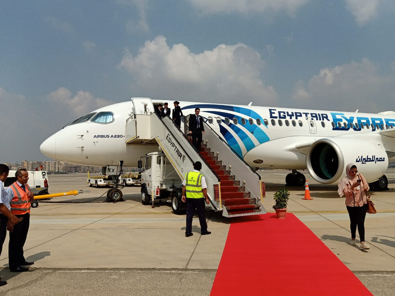طائرة إيرباص 220- 300