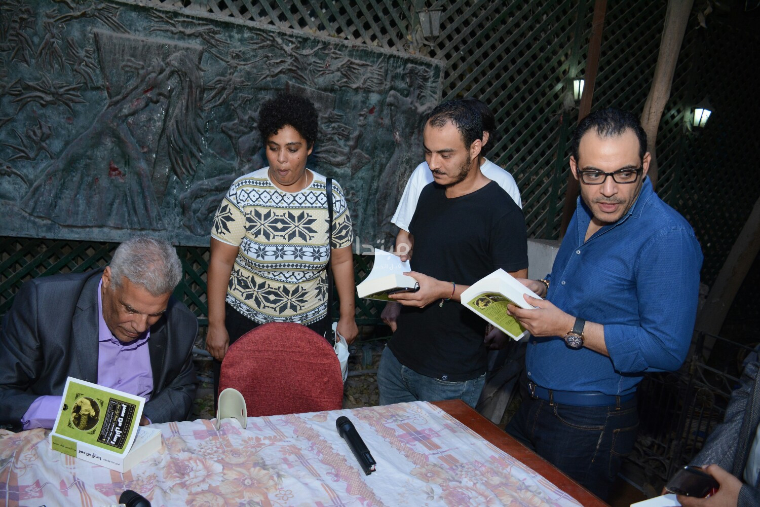 إبراهيم عبد المجيد يناقش رسائل من مصر