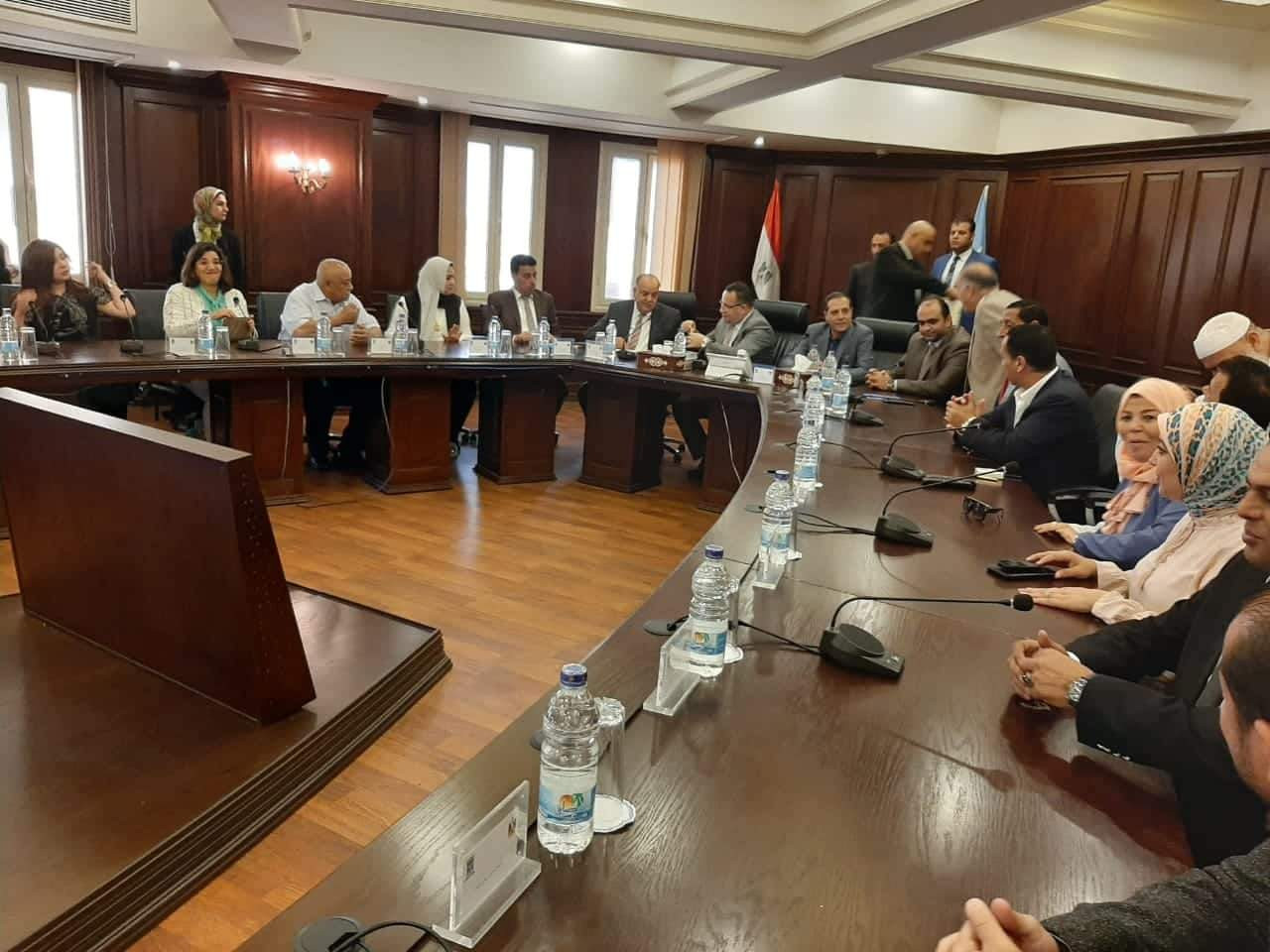 وفد برلمانى يبحث مع محافظ الإسكندرية تعزيز التجارة البينية مع الدول العربية