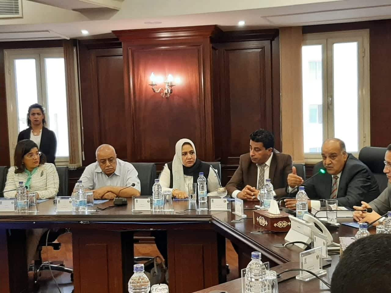 وفد برلمانى يبحث مع محافظ الإسكندرية تعزيز التجارة البينية مع الدول العربية