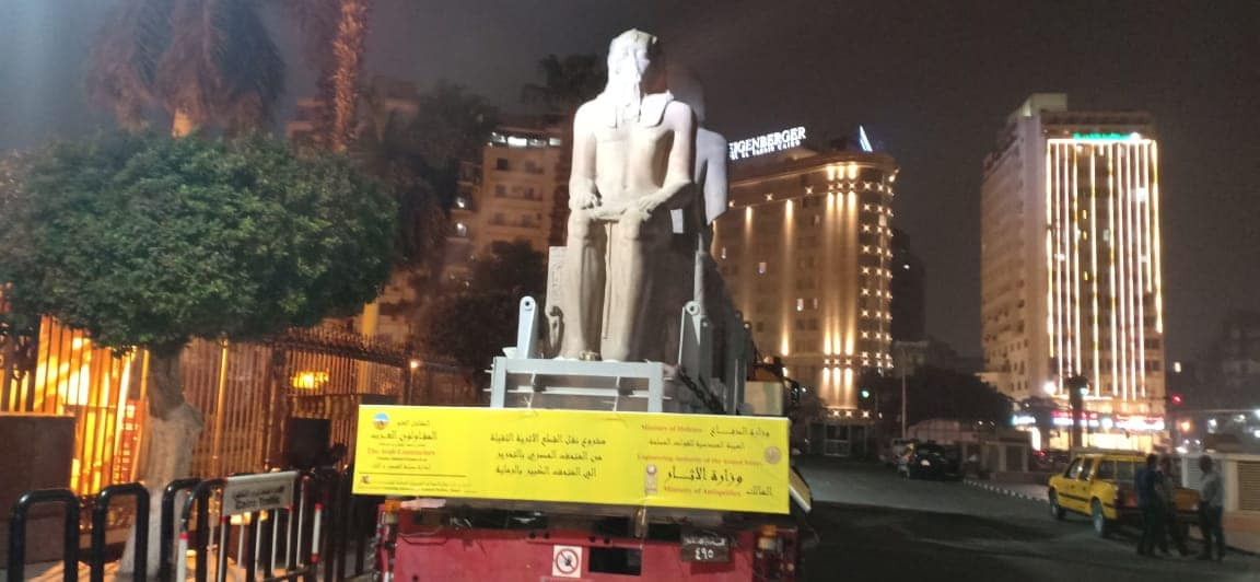 قطع أثرية ضخمة