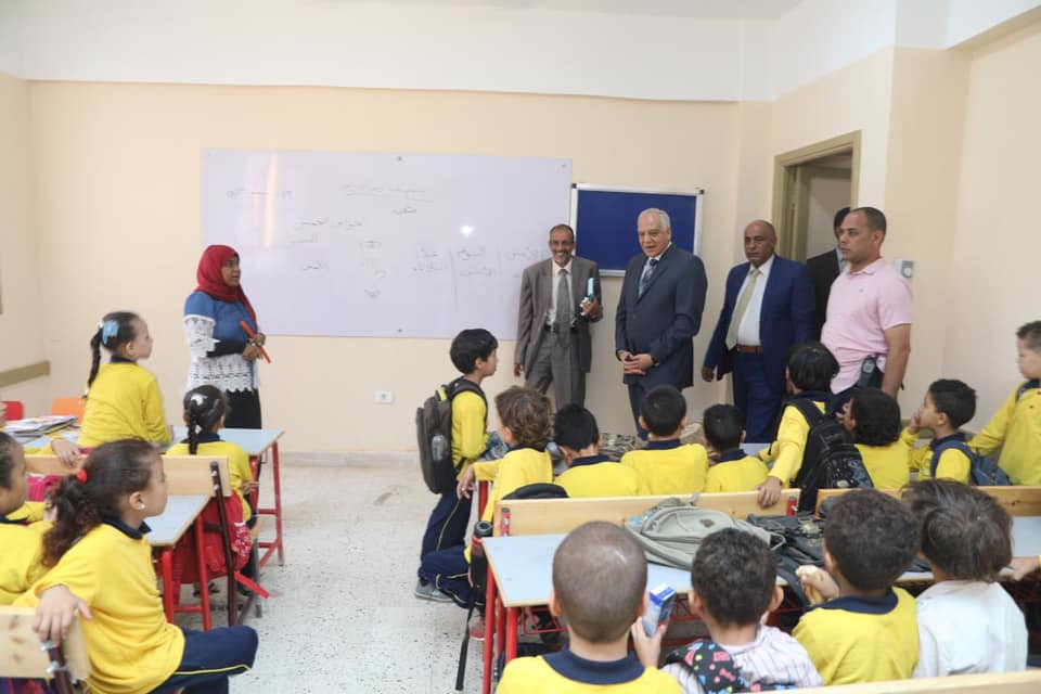 محافظ الجيزة يفتتح مدرسة