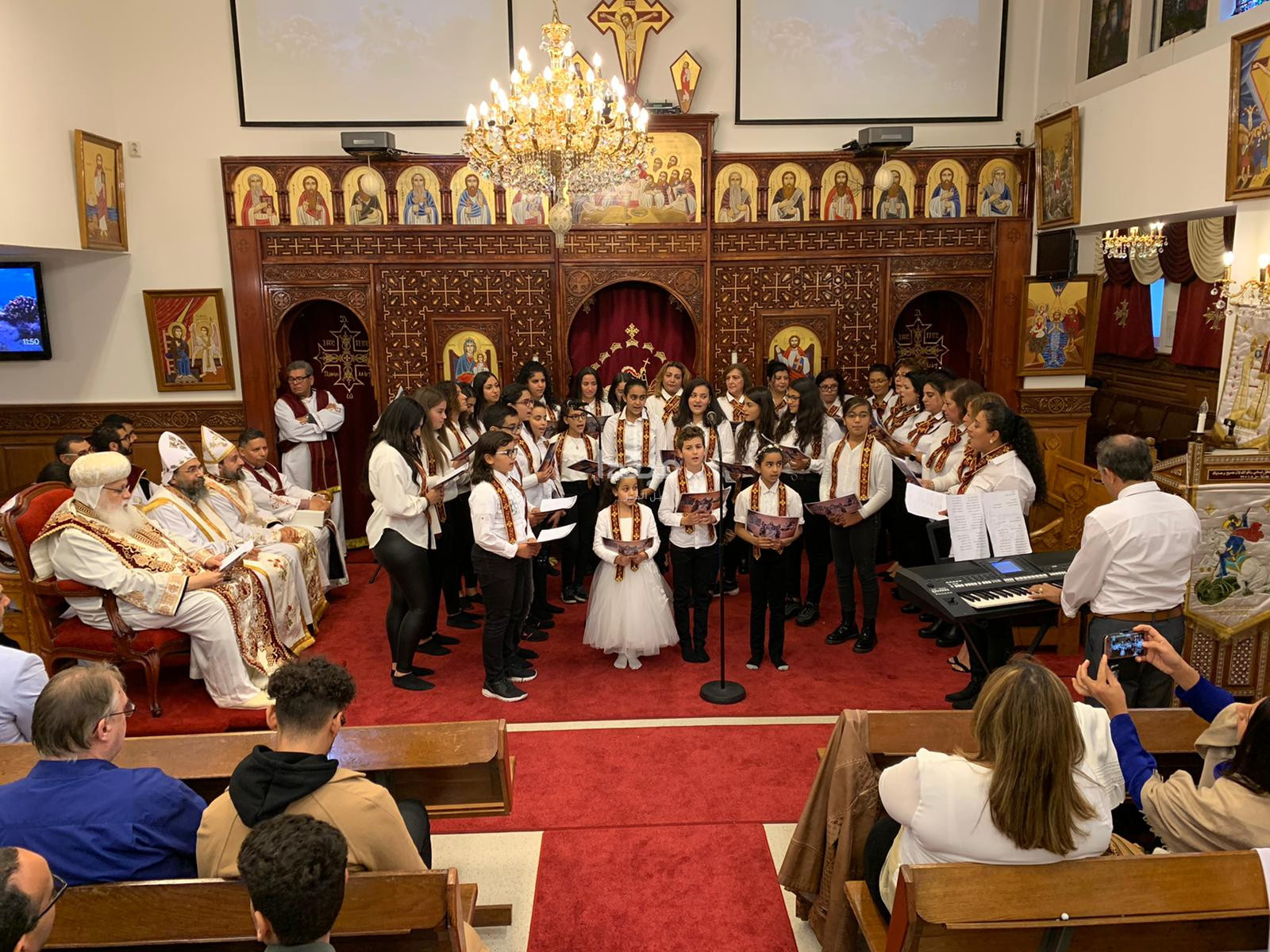 صور كنيسة مارجرجس والقديسة دميانة بهولندا تحتفل بمرور 21 عاما على