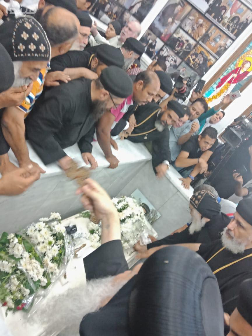 نقل جثمان الأنبا بيشوى إلى المزار الجديد