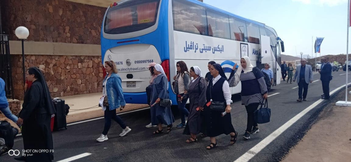 مطار سانت كاترين يستقبل وفود مؤتمر معا نصلى هنا