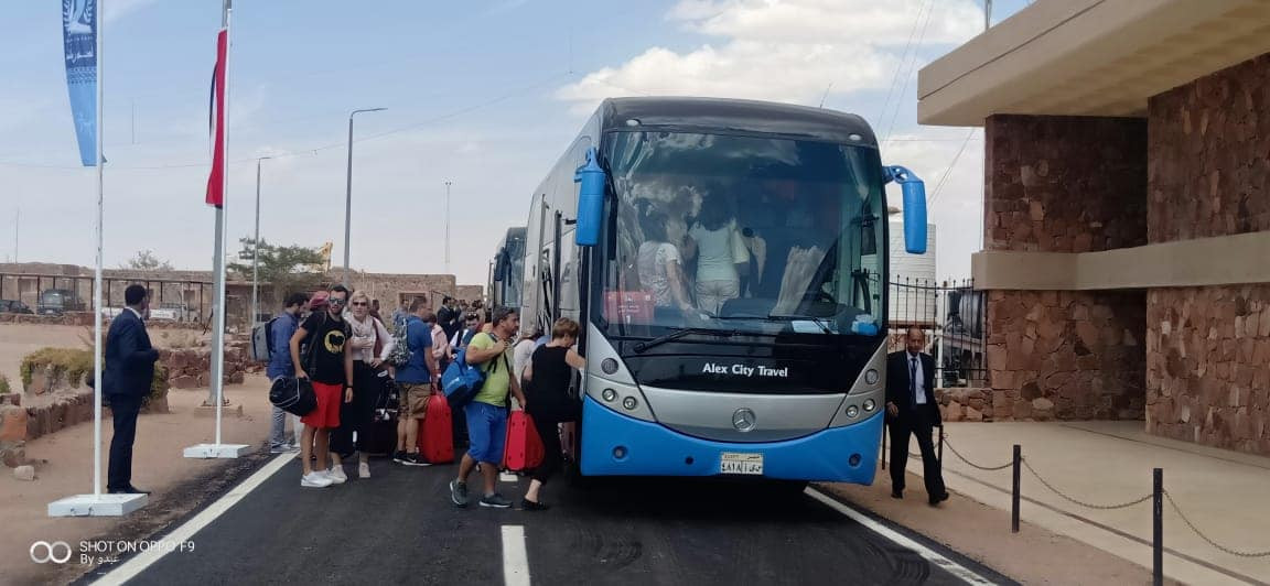 مطار سانت كاترين يستقبل وفود مؤتمر معا نصلى هنا