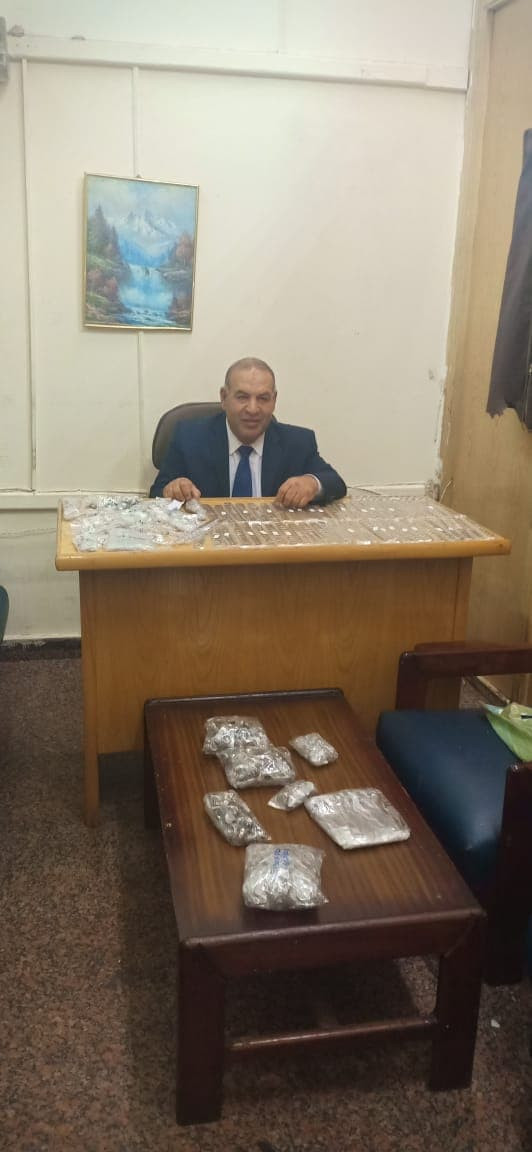 إحباط تهريب مشغولات فضية
