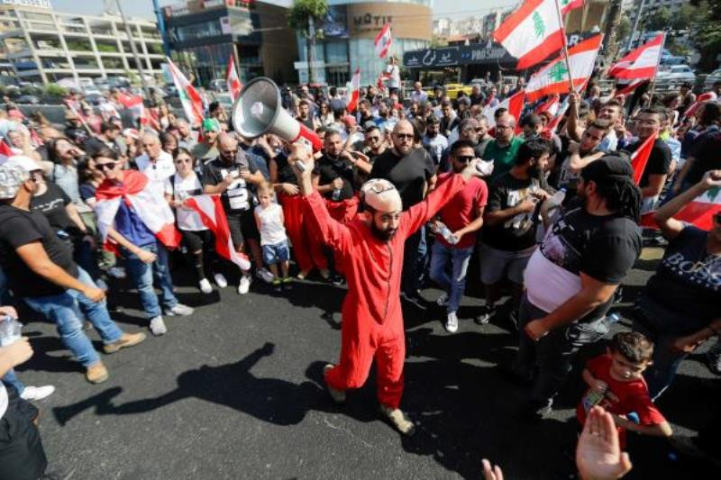 تظاهرات الواتساب فى لبنان