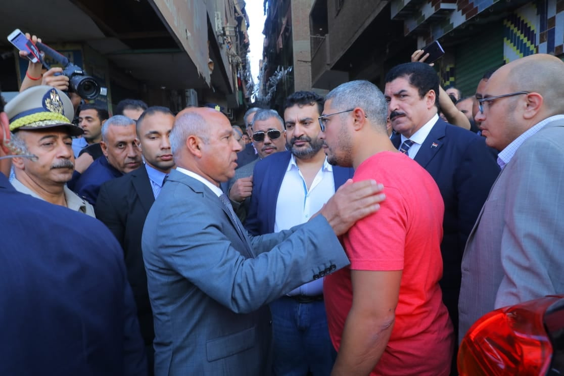 وزير النقل يقدم واجب العزاء لأسرة شهيد التذكرة