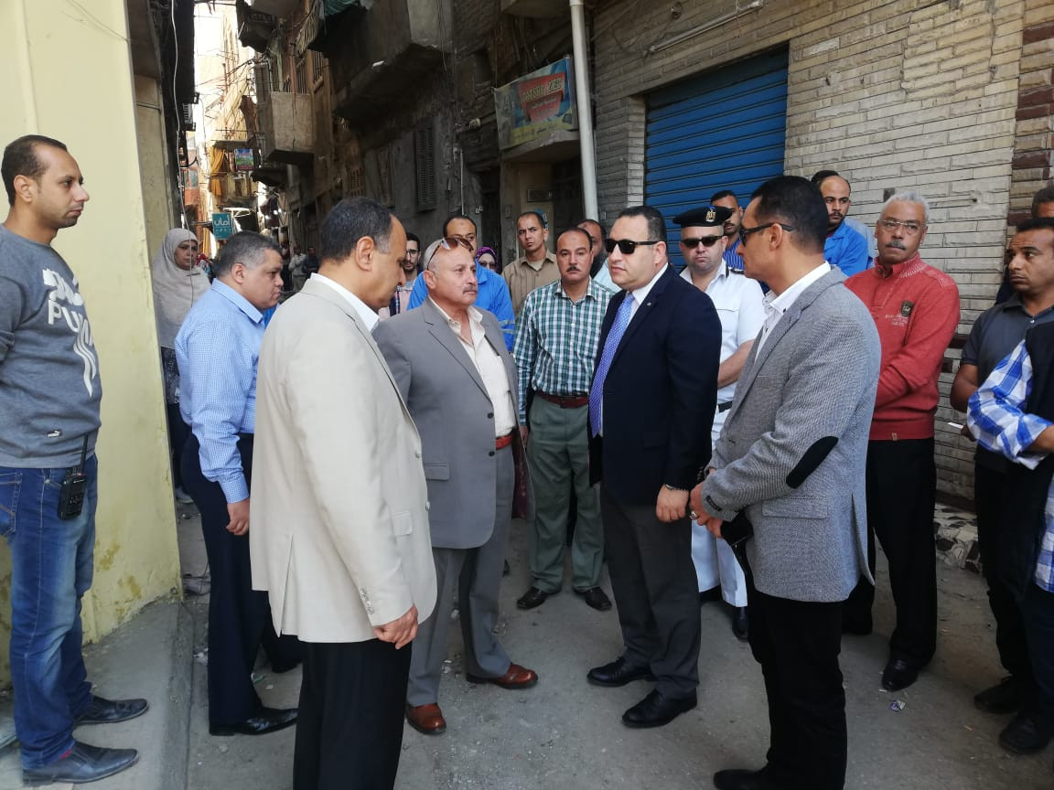 محافظ الإسكندرية يتفقد موقع العقار المائل